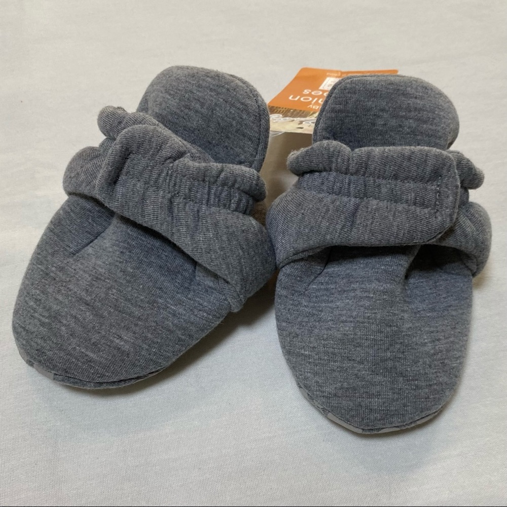 Baby slippers, size 6-12 months